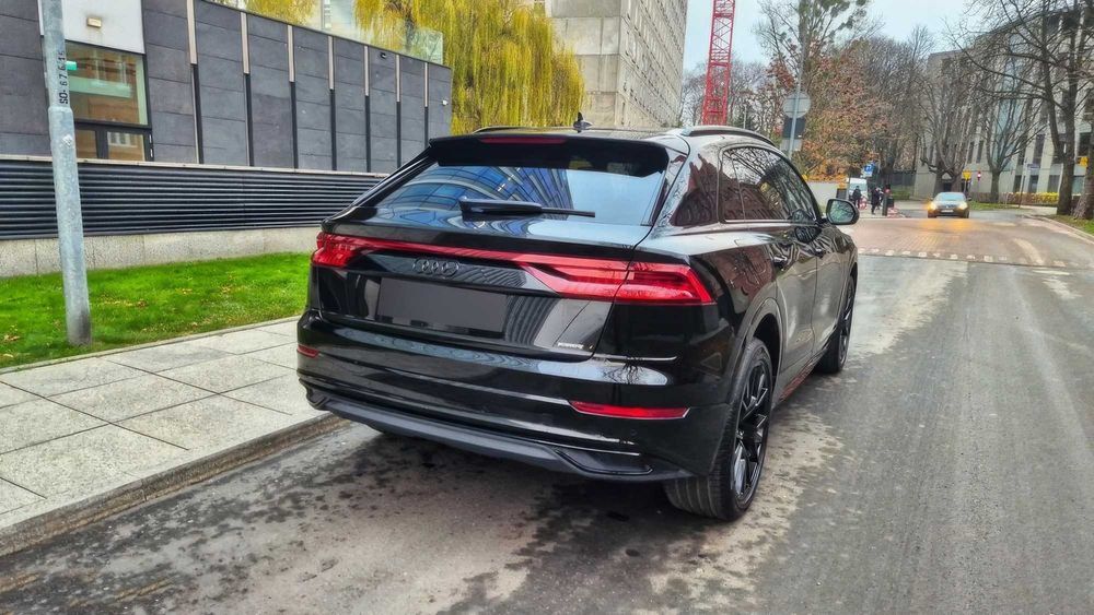 Audi Q8      2023