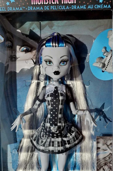 В наявності New• Monster High Doll Reel Drama Frankie Stein Блю Френкі