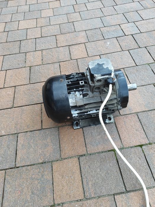 Silnik trójfazowy elektryczny na siłe 3F 4kw 1400 obrotów nicolini