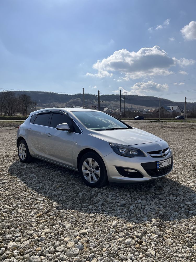 Продам Opel Astra J 2014 рік! 1.6 дизель