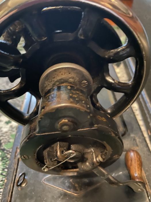 Ручна швейна машинка