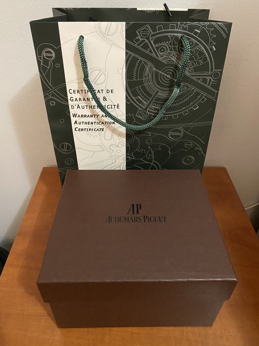 Audemars Piguet Royal Oak Frosted Silver Dial *NOVO*