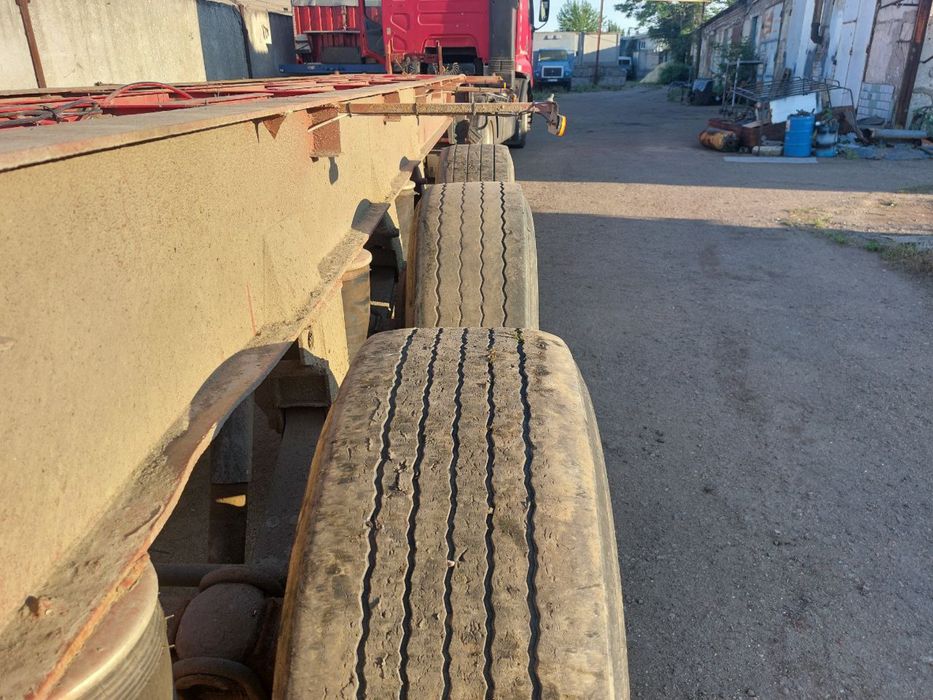 Напівпречип Контейнеровоз