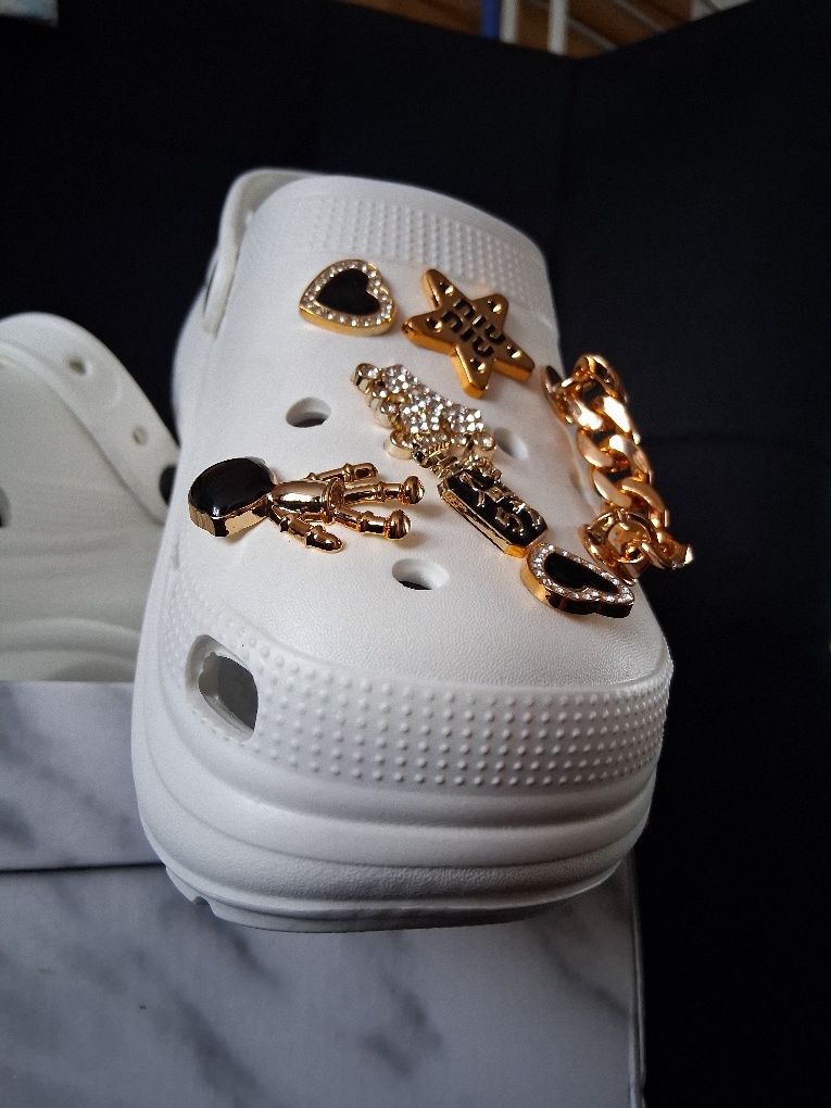 Buty crocsy rozmiar 40/41 pasują na 39/40
