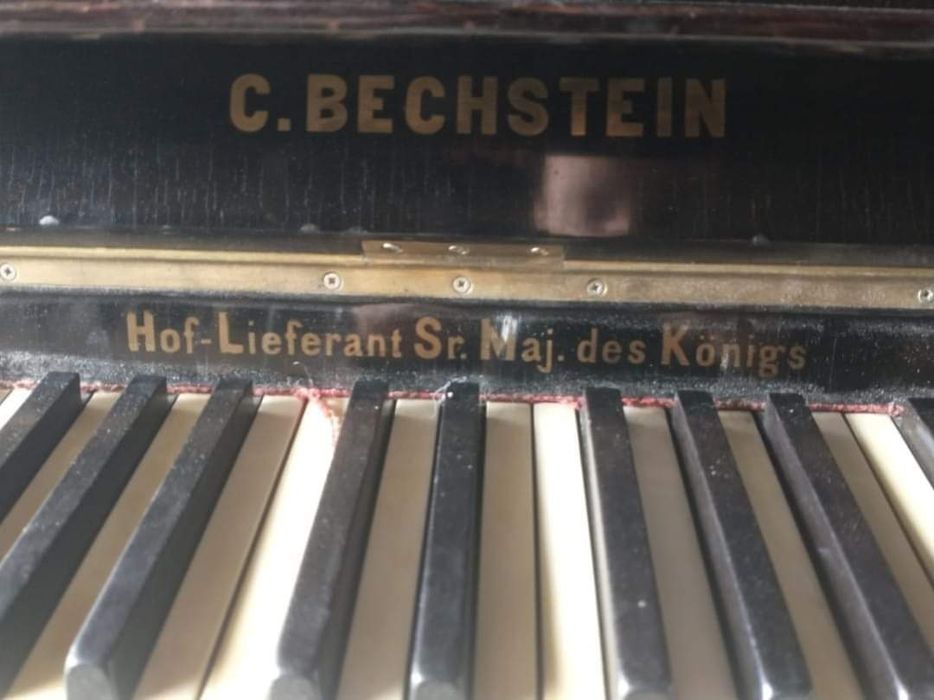 Olbrich - czarne pianino