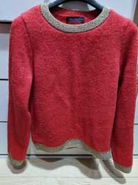 Sweterek czerwony ze złotym ciepły