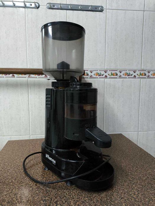 Máquina de Café Profissional com Moinho