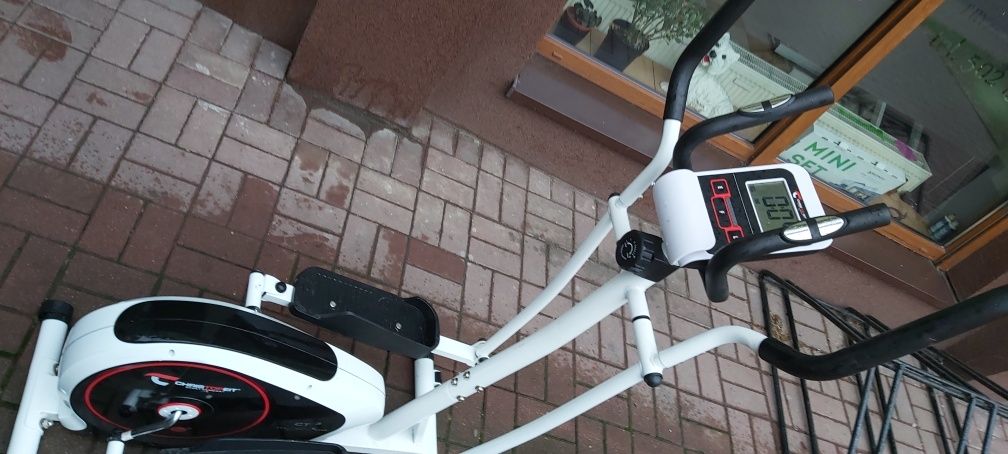 Orbitrek przyrząd do ćwiczeń rowerek