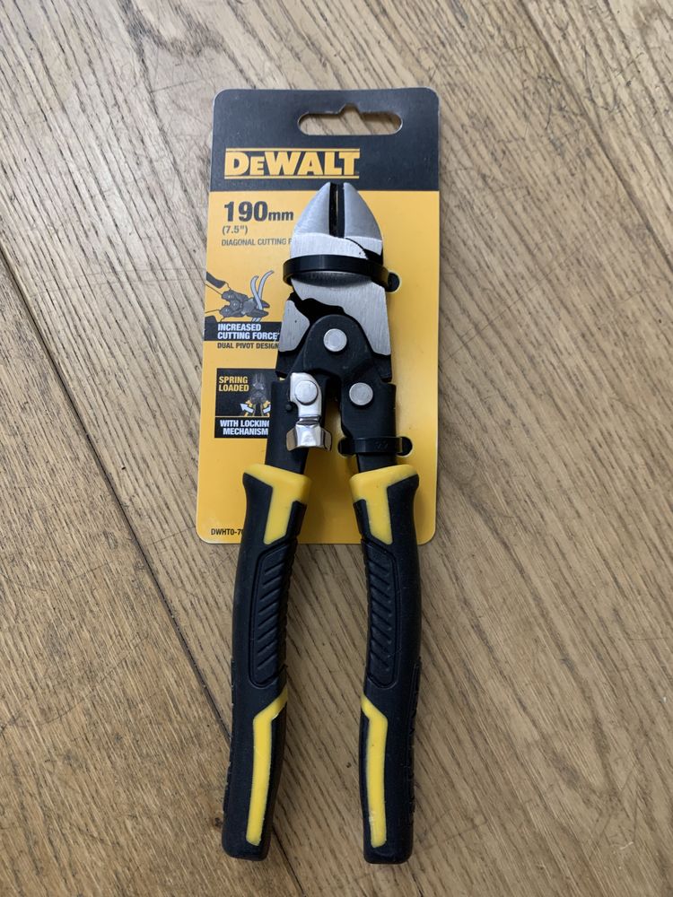 Інструмент Dewalt