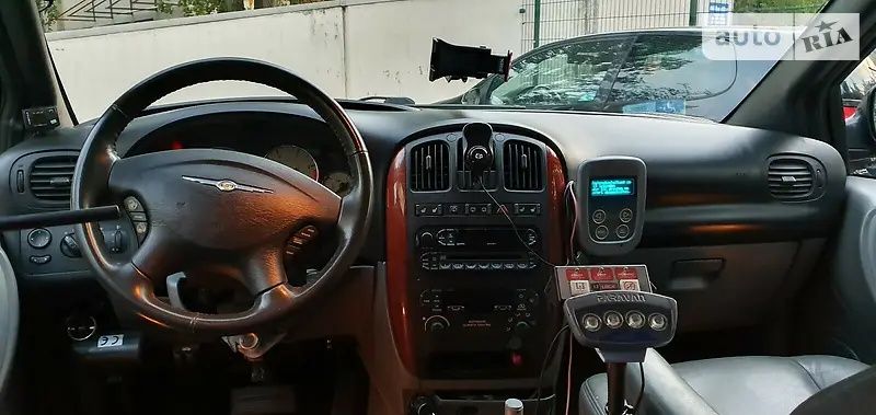 Chrysler Grand Voyager 2007 пристосован для людей на інвалідному візку