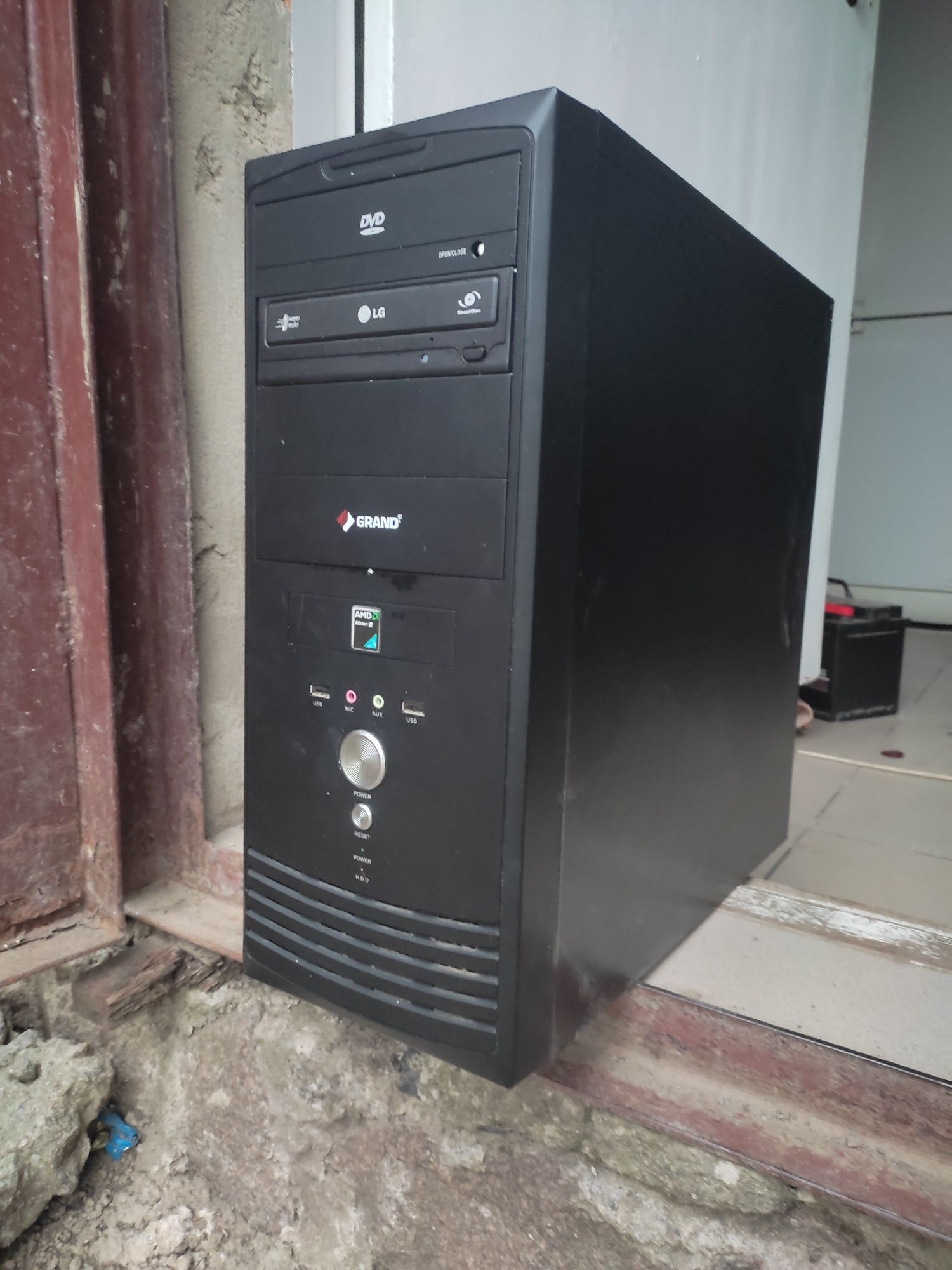 Комп'ютер надійний 500gb+хоррший 2 ядерний процесор.робить шустро.