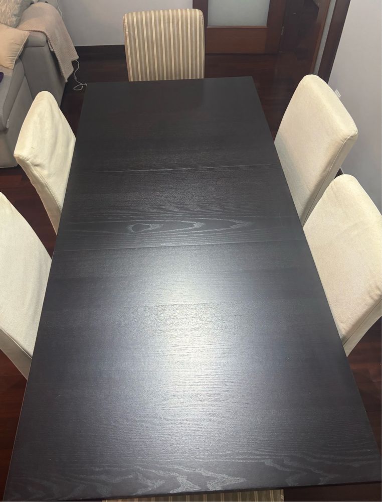 Mesa e cadeiras sala de estar