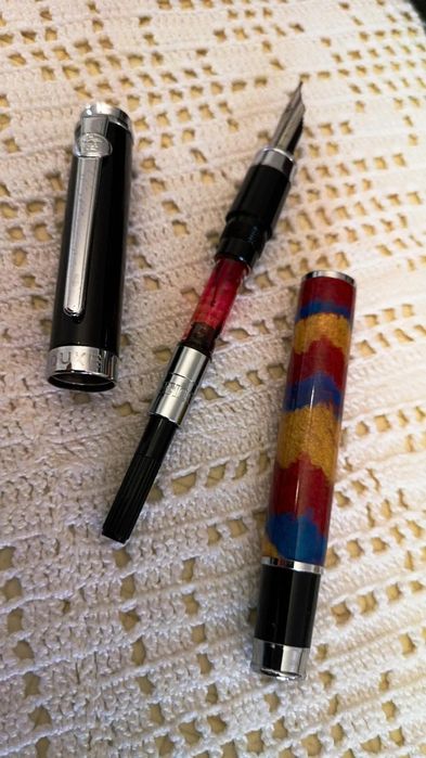 Caneta tinta permanente marca Duke