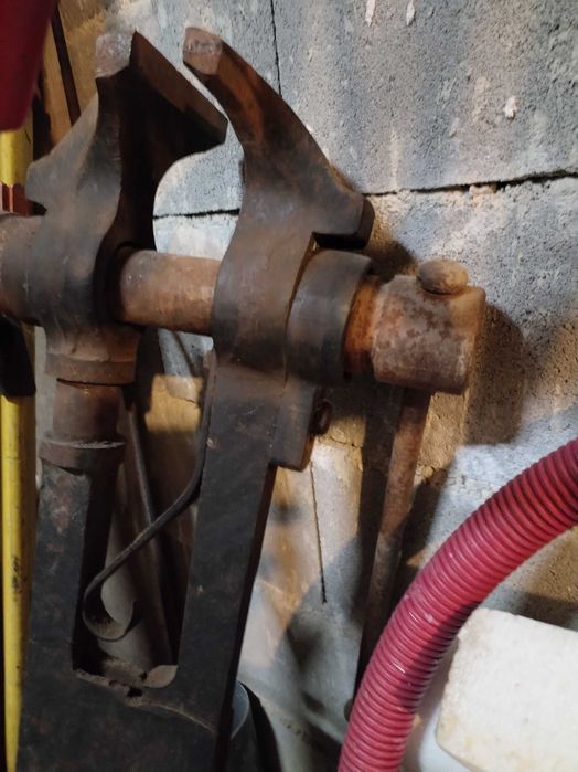 GRANDE Torno de ferreiro