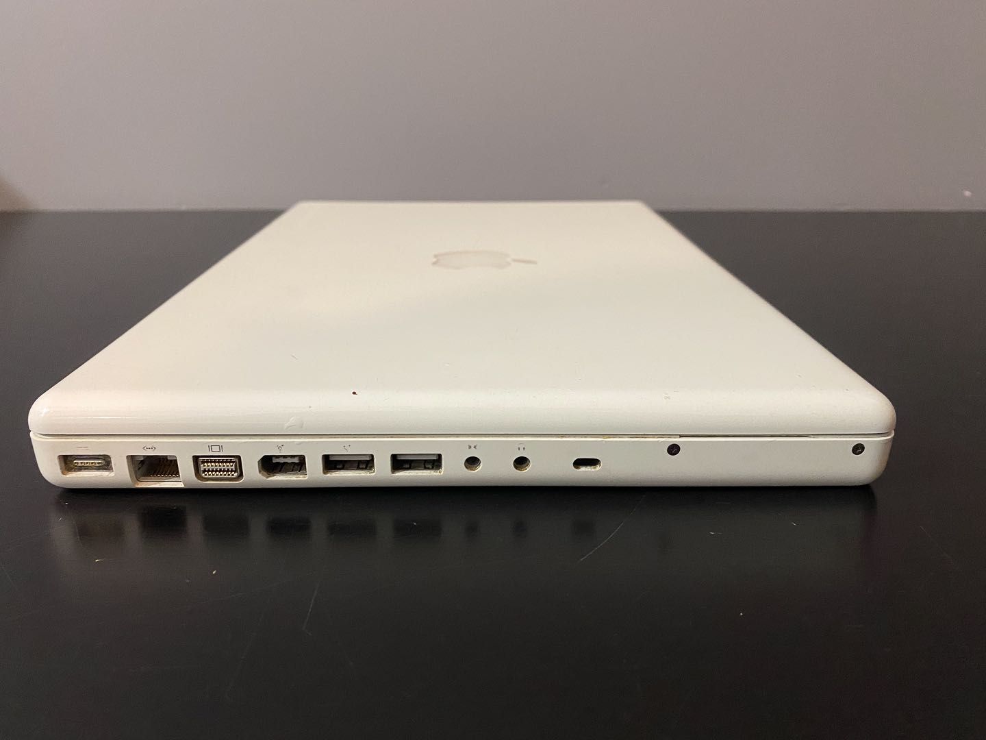 MacBook 3.1 - A1181 - Late 2007 - Core 2 Duo 2.0 / 4GB RAM / 320HDD