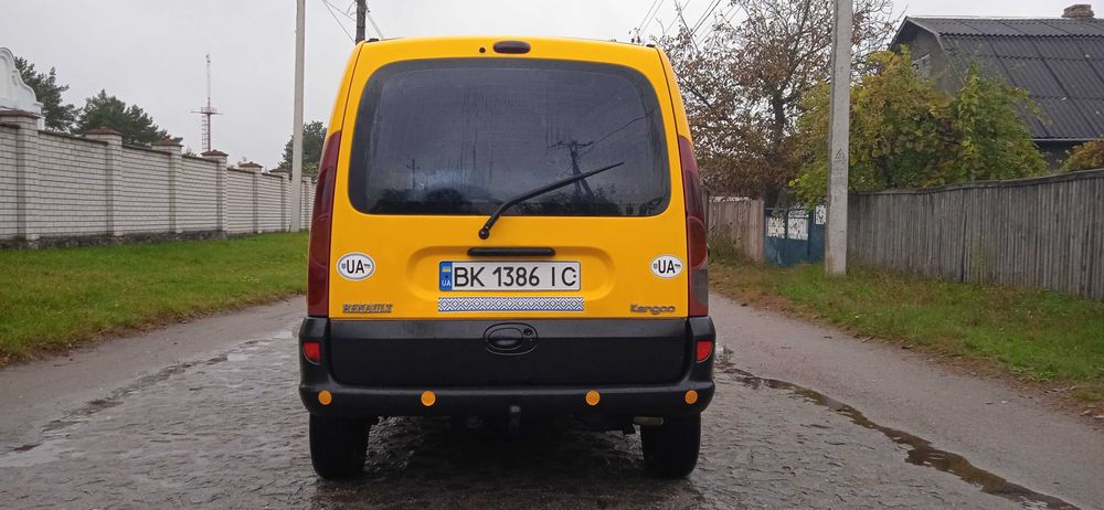 Мінівен Renault Kangoo Пасажир 2000 року. 1,9D Простий дизель