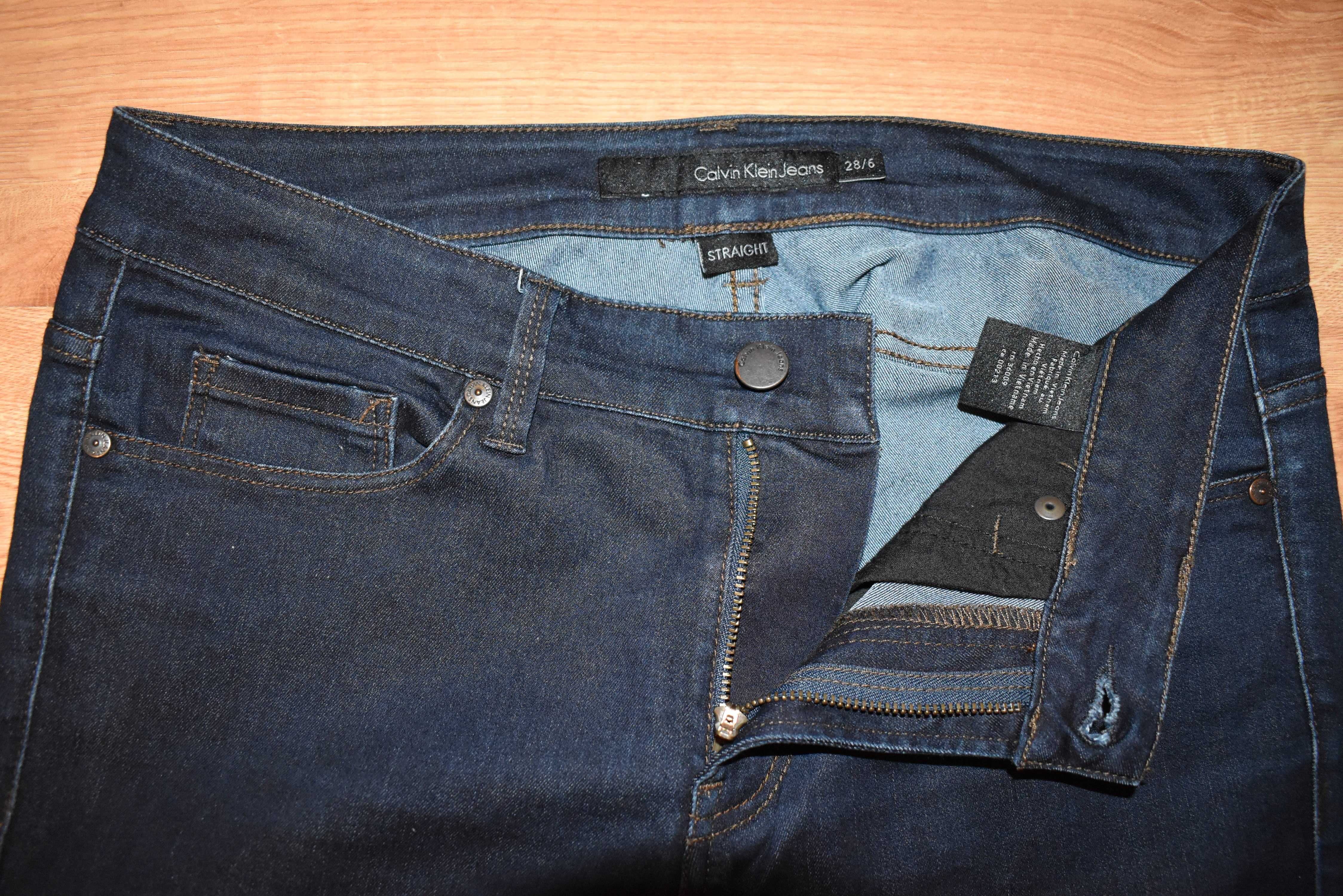 Calvin Klein Jeans Spodnie damskie granatowe. Rozmiar 28/6