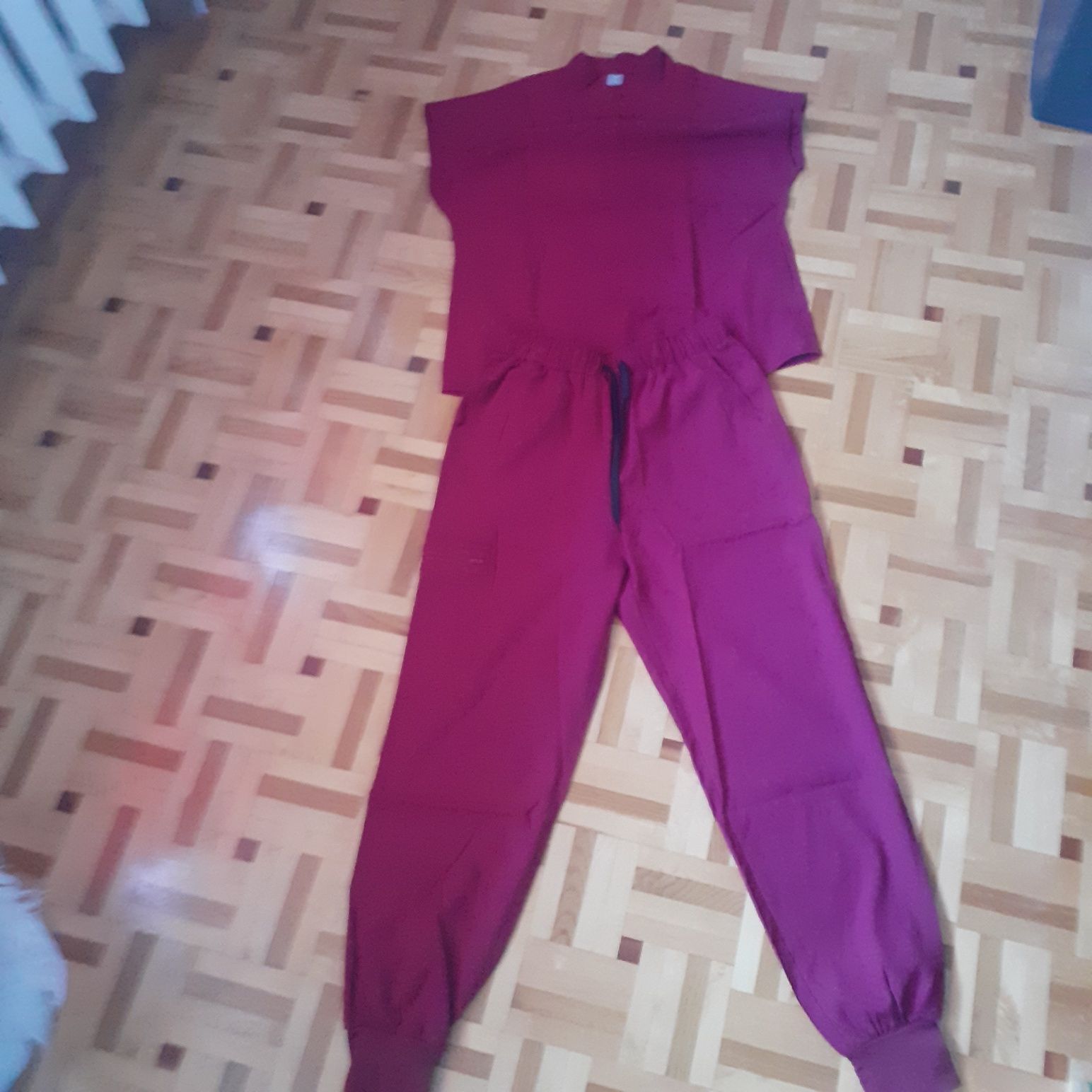 Nowy uniform medyczny Rozm. S,  bordowy