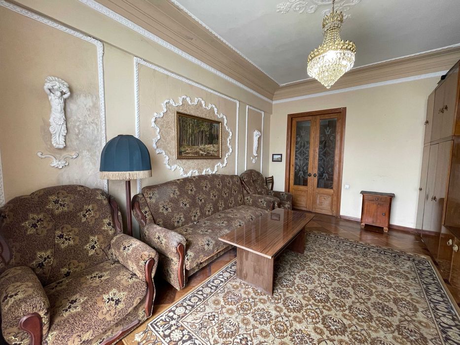Продам Сталинку, в доме со шпилем, на Плехановской.(404261)