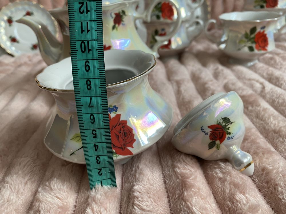 Продам сервиз с розами