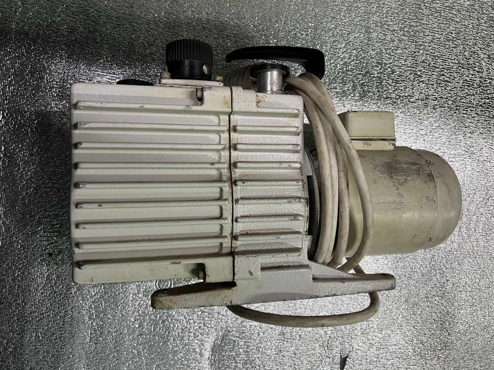 Вакумный насос trivac d8a