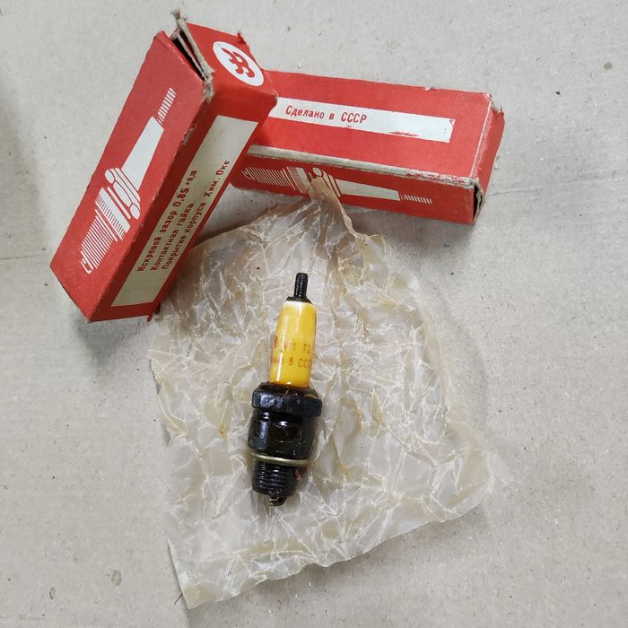 Свеча для мотоциклов ИЖ СССР оригинал Уфа а-11 2T (M14*1,25 12,7mm)