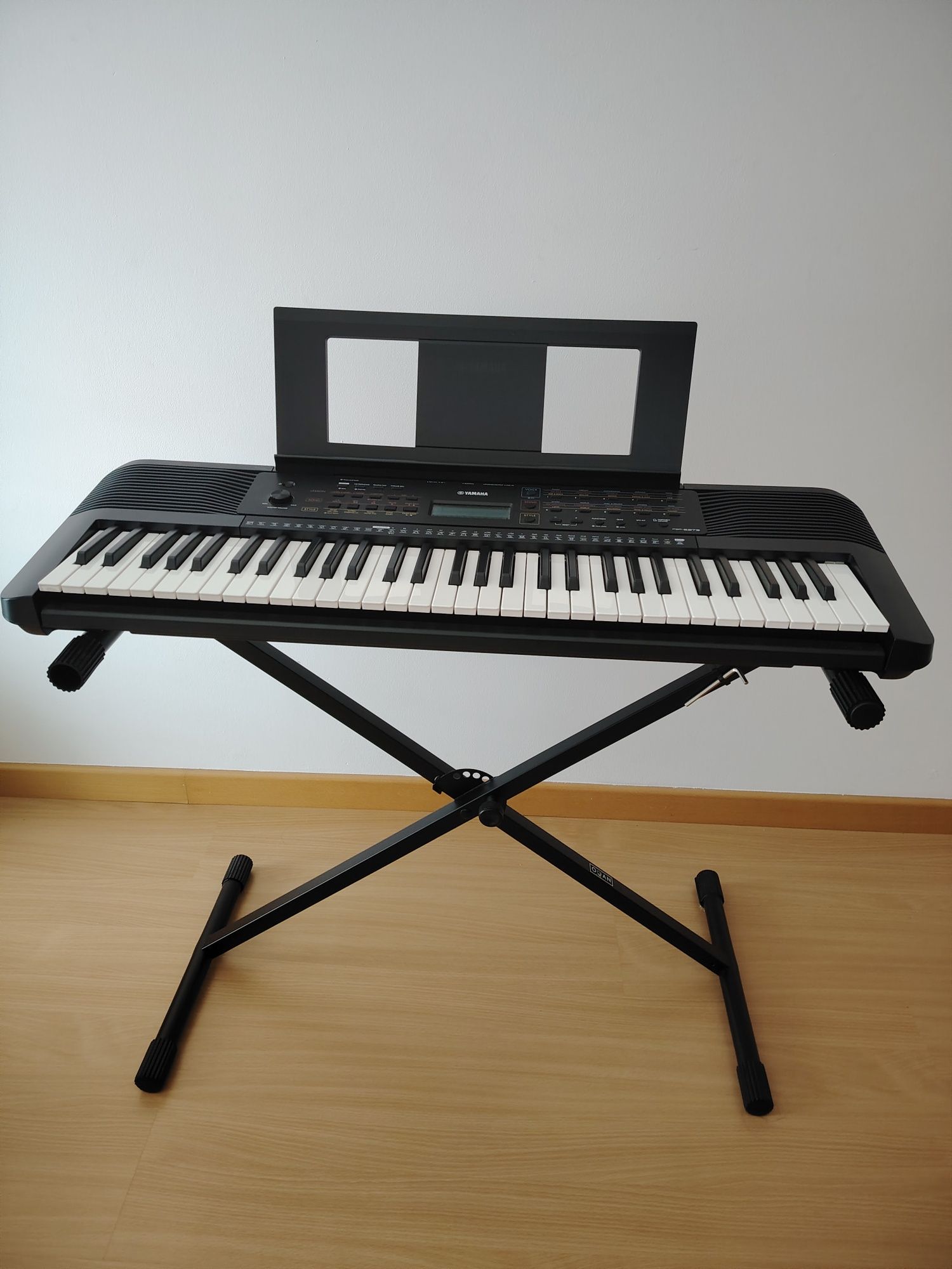 Piano Yamaha + Suporte