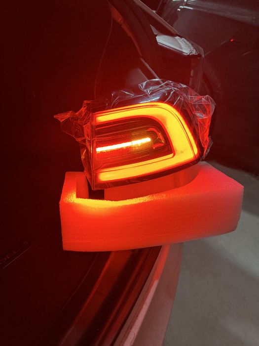 Задній фонар L/R (стоп) Тесла 3/Tesla 3 америка жовтий поворот