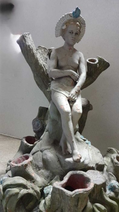 Escultura Antiga em Gesso / Cerâmica — 62 cm Altura