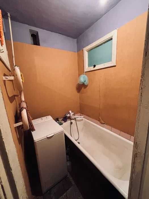 2к квартира на середньому поверсі!