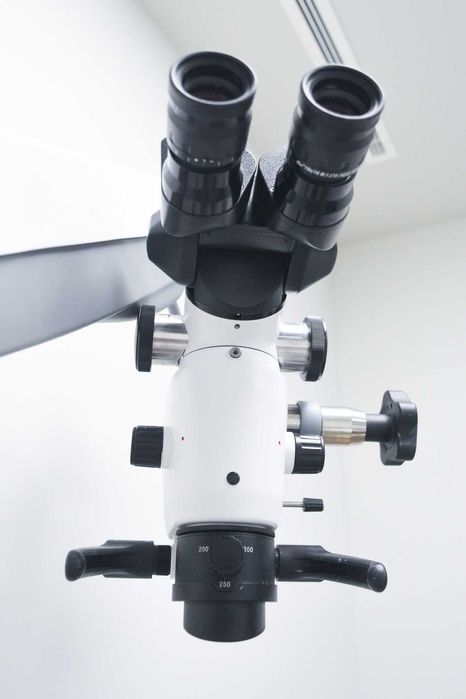 Microscópio para Odontologia