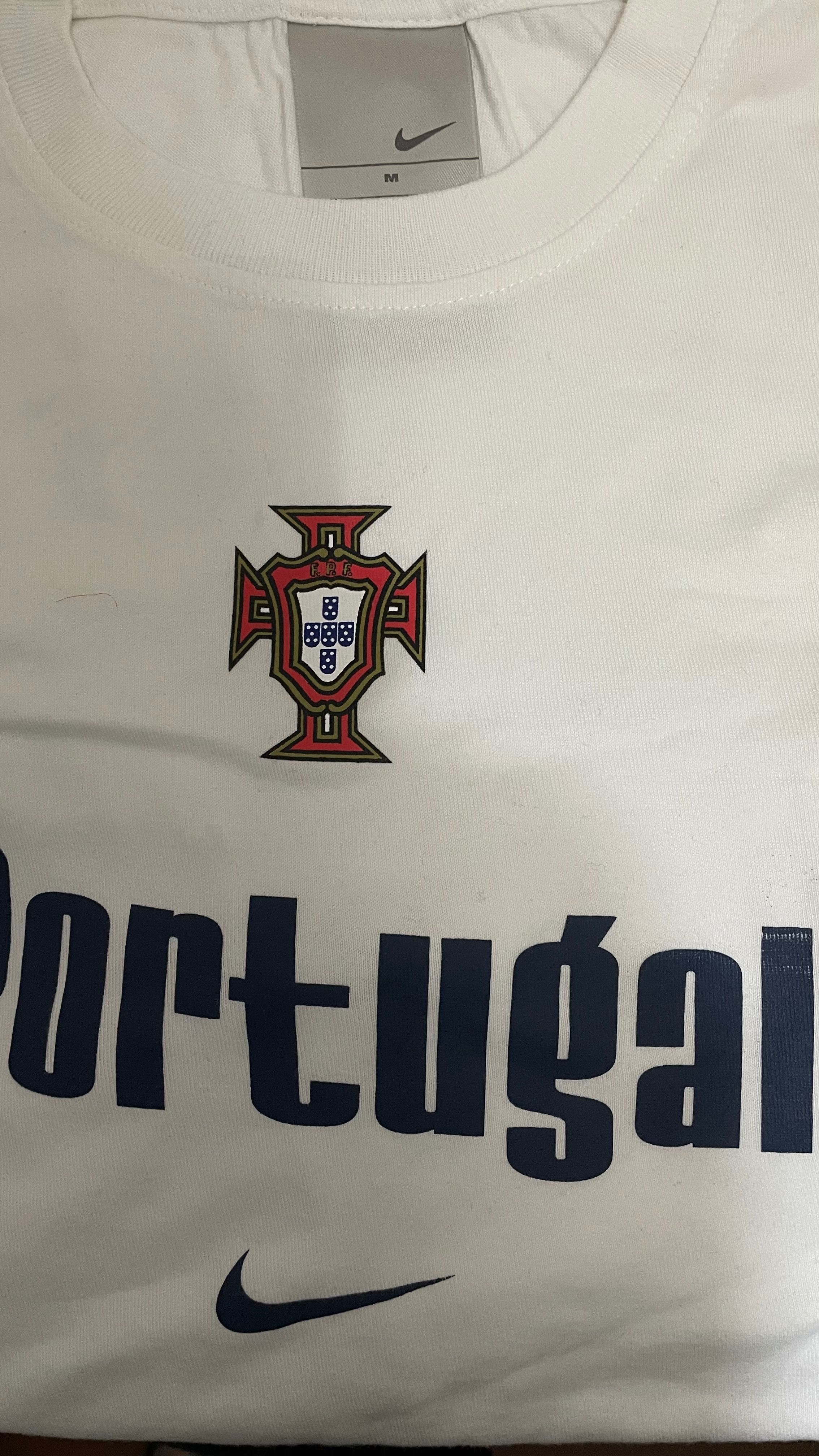 Camisola Portugal da Nike e Camisa Sisley branca de linho nunca usadas