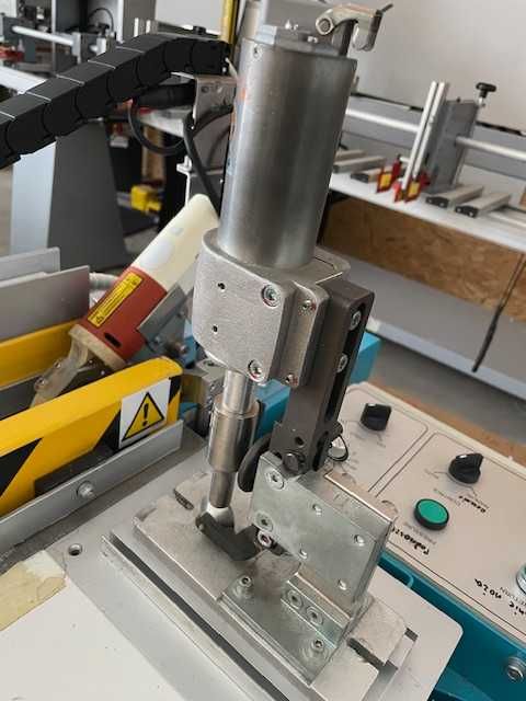 Półautomatyczny stół do produkcji rolet , zip screen, markiz.