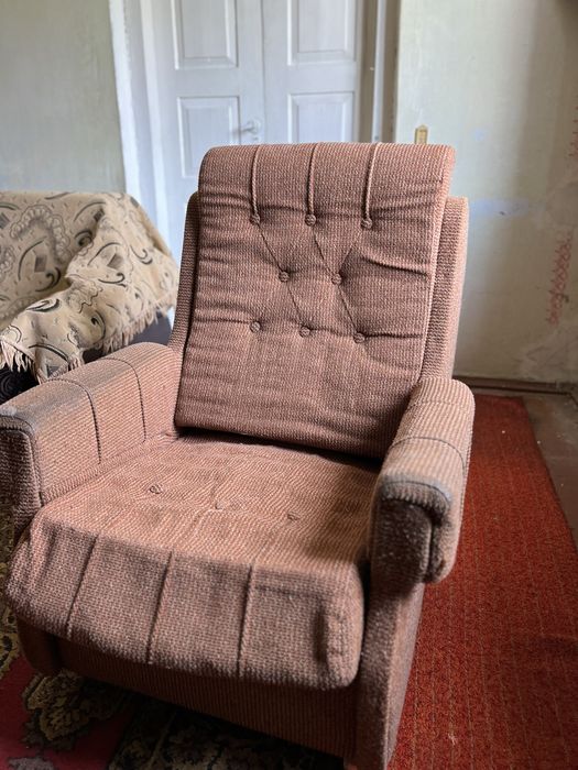 Продам зручне крісло для вітальні, терміново!