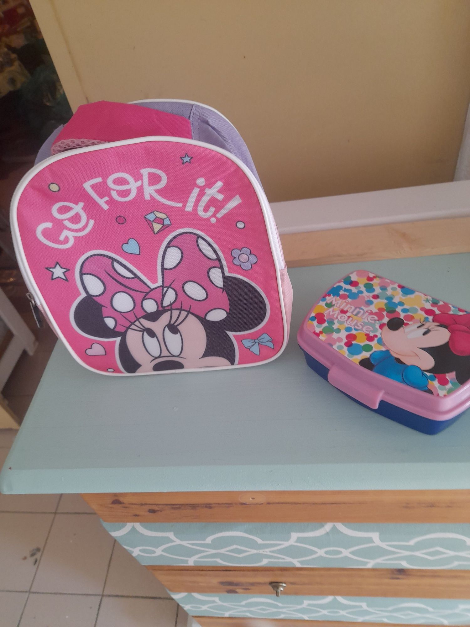 Mochila mais lancheira da minnie novo.