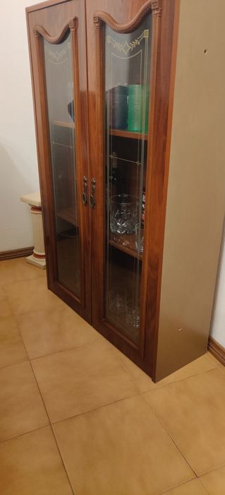 Armário de sala antigo