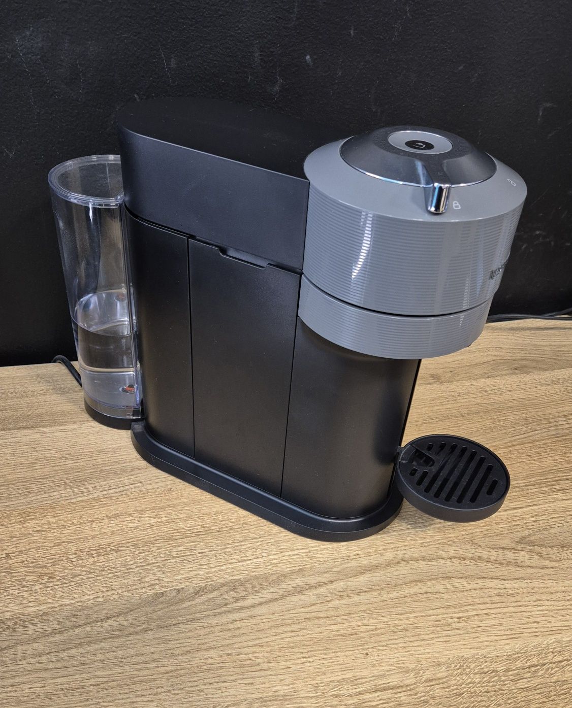 Ekspres kapsułkowy Nespresso Vertuo Next szary
