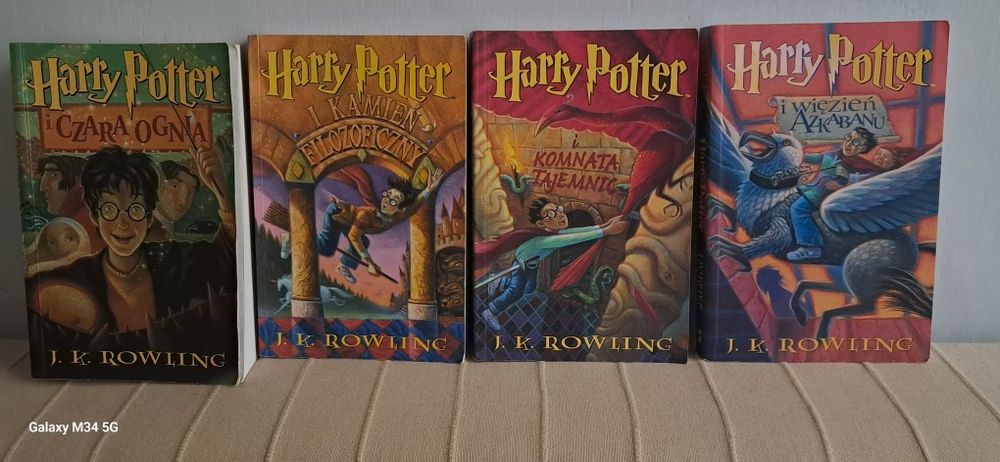 Pierwsze wydanie książek z serii ,,HARRY POTTER", 4 egz. - używane
