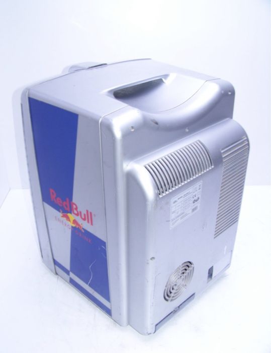 Kultowa mini lodówka Red Bull 16l – Must Have dla fana!