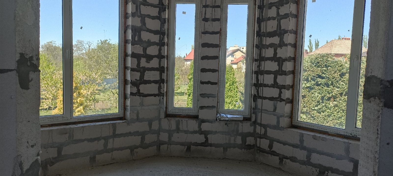Шикарный таунхаус,  р-н Марсельской, 90 кв.м., свой закрытый двор, газ