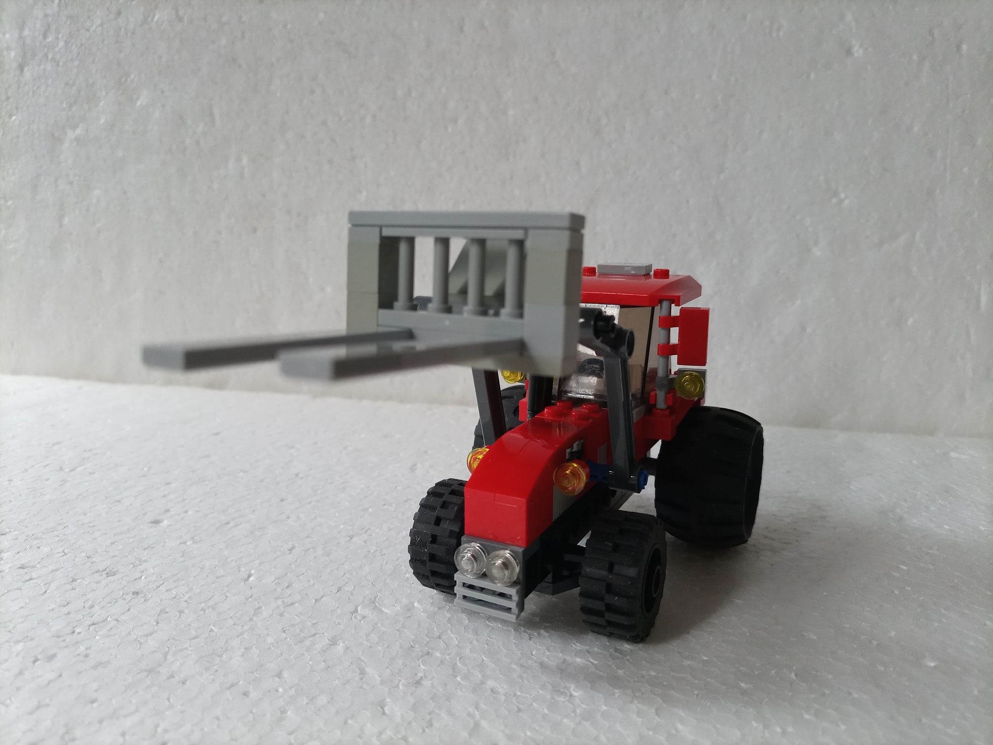 Klocki LEGO traktor farma