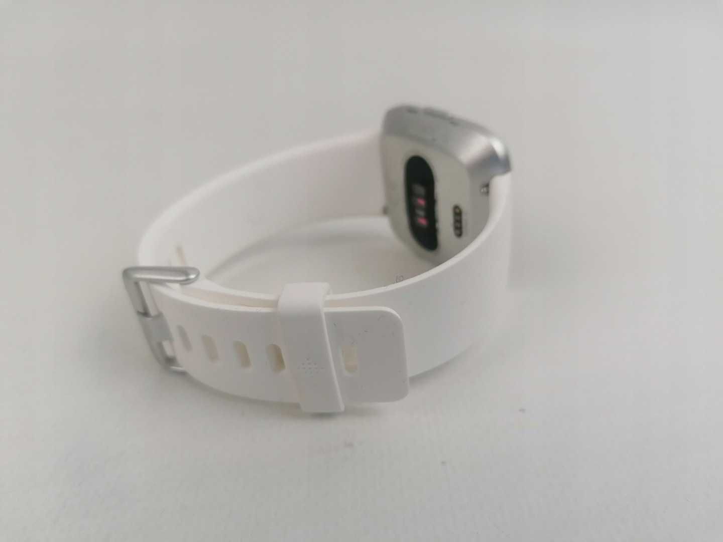 Smartwatch Zegarek Fitbit Versa Lite Edition srebrny