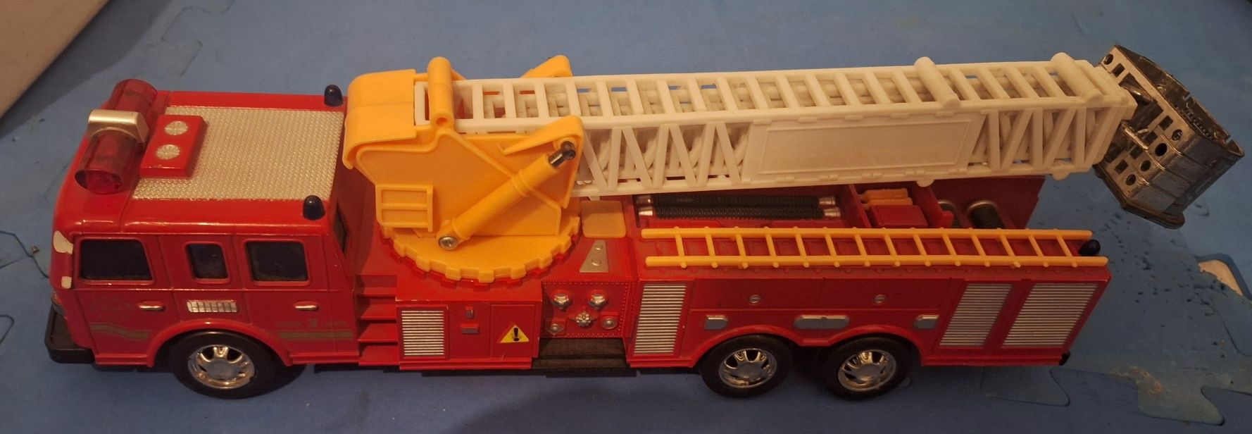 Brinquedo Camião Bombeiros com Escada