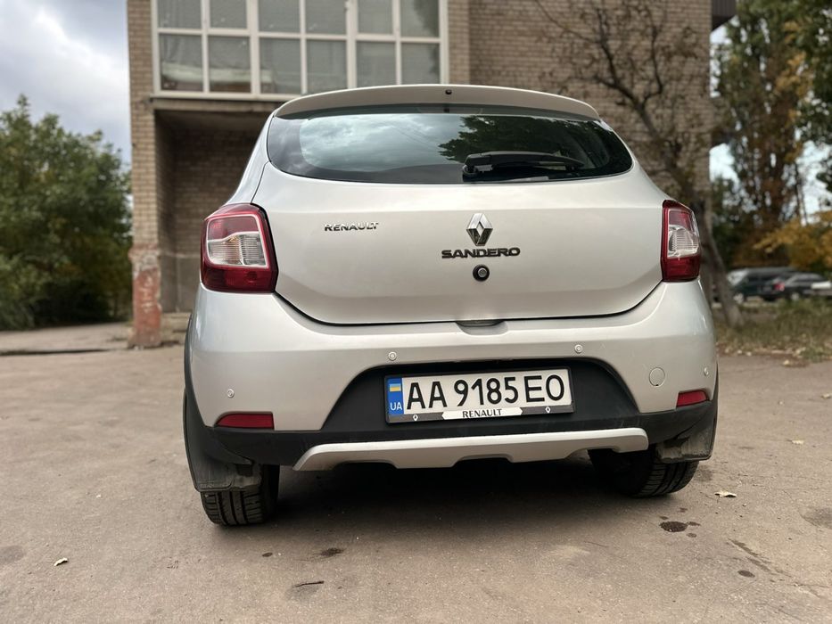 Reno sandero stepway 2013 год 1.5 дизель в очень хорошем состоянии