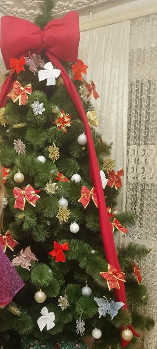 Продаж великих бантів на ялинку