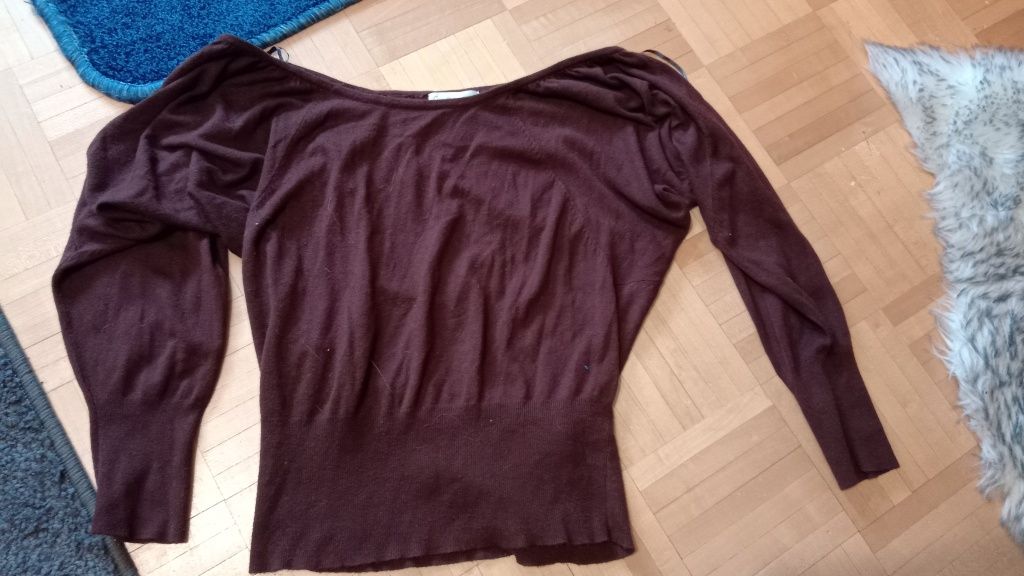 Sweter damski cienki S/Mz odkrytymi ramionami