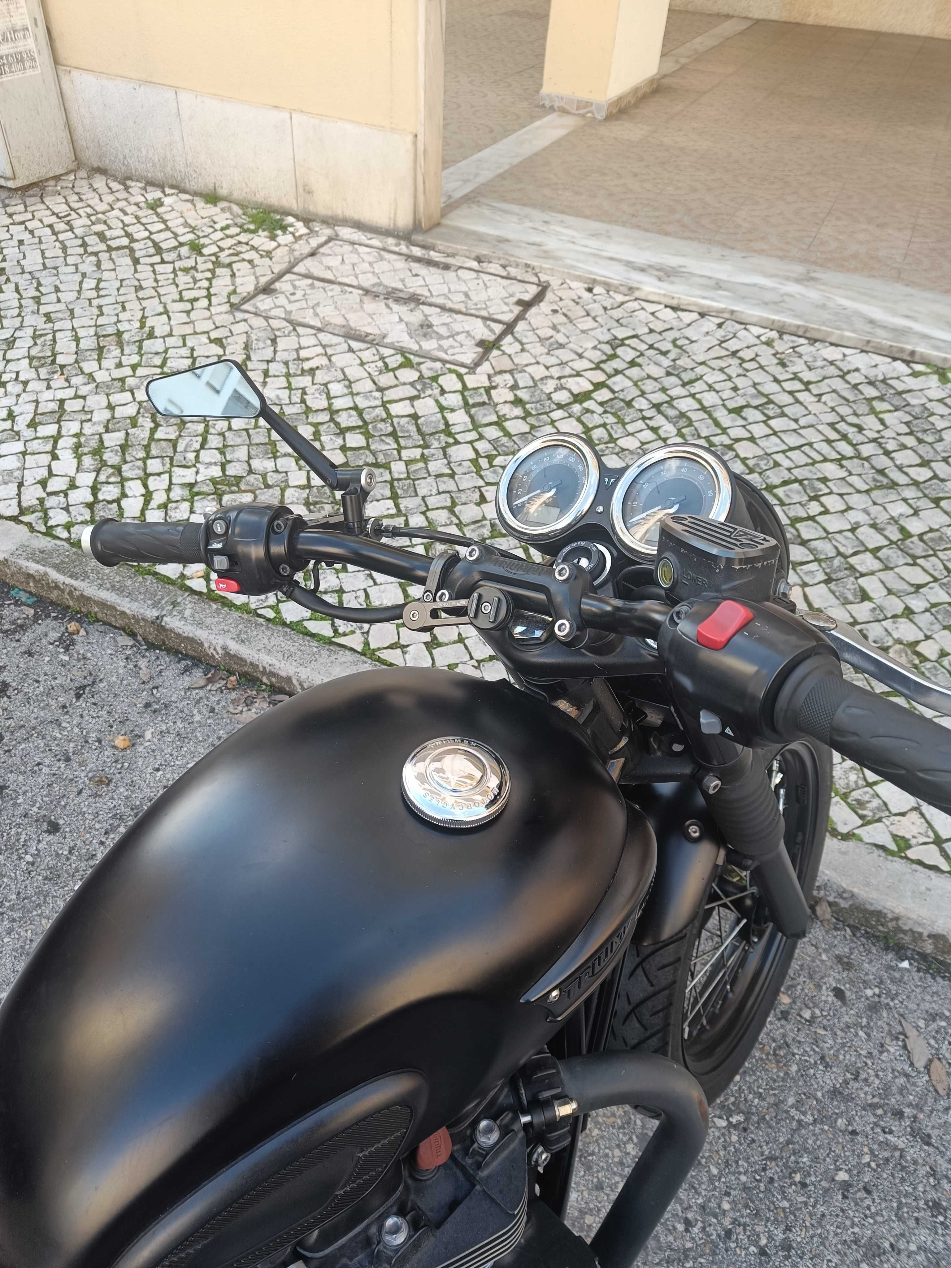 Triumph Bonneville T100 Black Edition