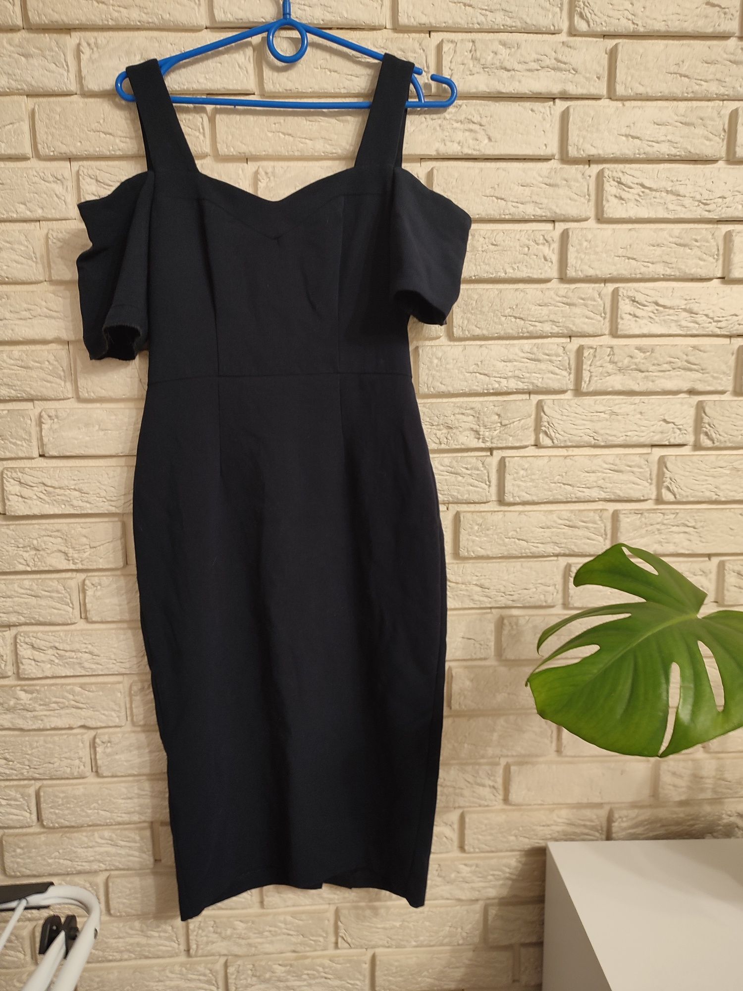 Sukienka czarna ołówkowa na ramiączkach Hiszpanka Asos sylwestr święta