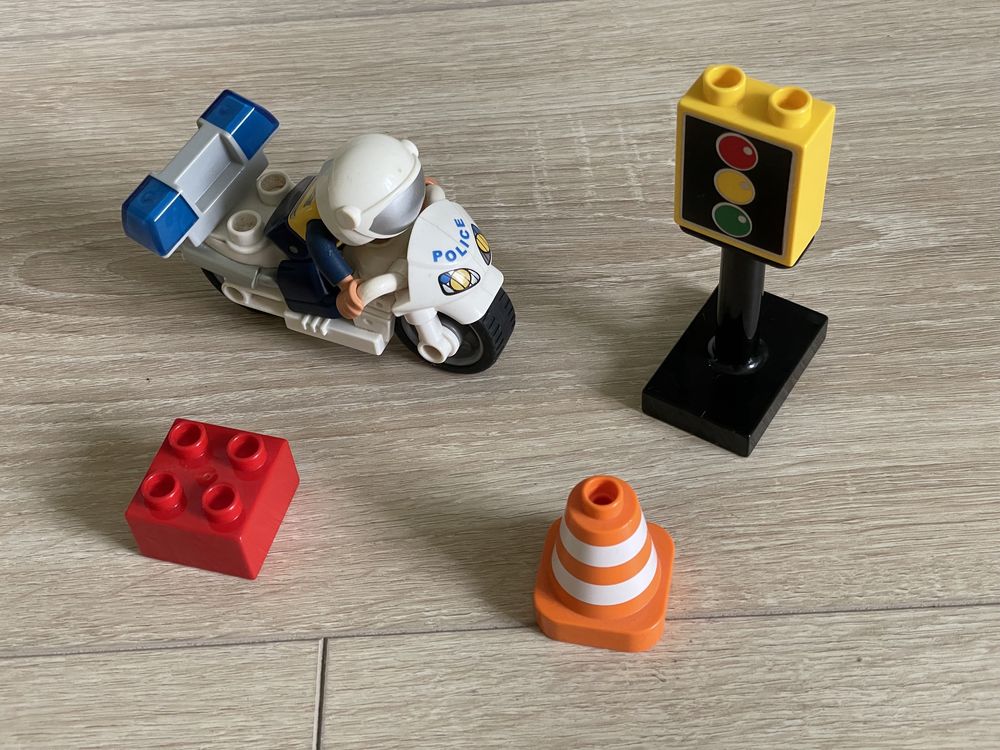 Конструктор лего дупло оригинал,Lego duplo Полицейский мотоциклист5679