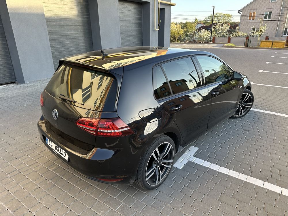 Volkswagen e-Golf 24.2kw 2015 рік Рідна Фарба